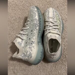 Yeezy Sneaker - size 4 (Men’s)